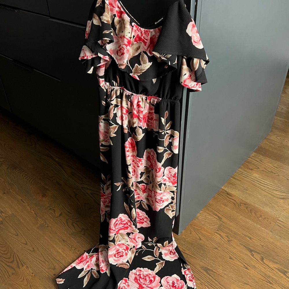 Black flowy maxi dress with shoulder sleeves